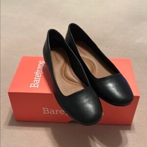 NIB beautiful Beartrap black wedges smoke free pet free home.